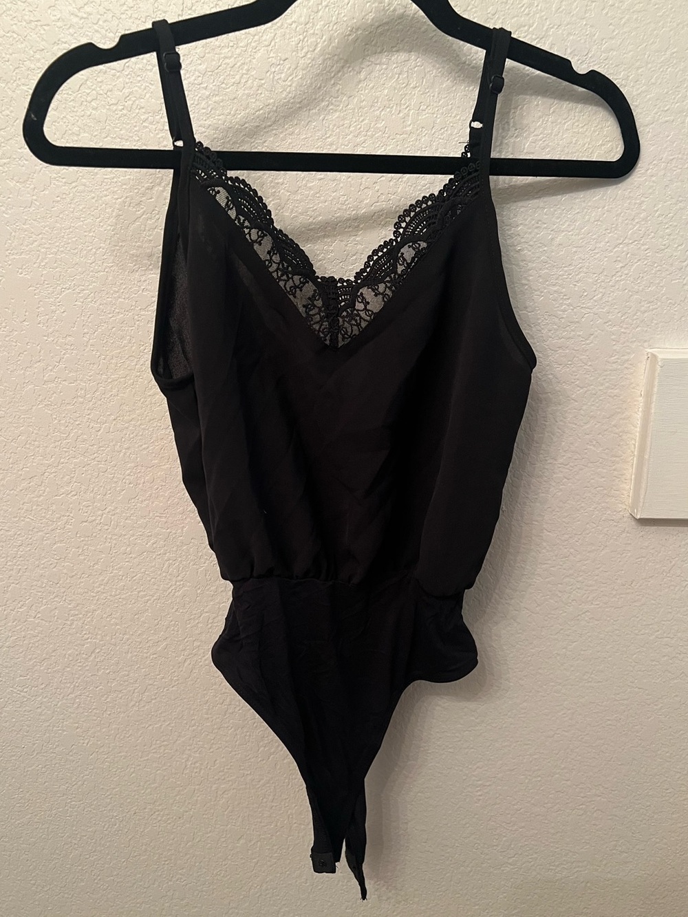 ✨ 5/$25 ✨ Black Lace Trim Bodysuit XS